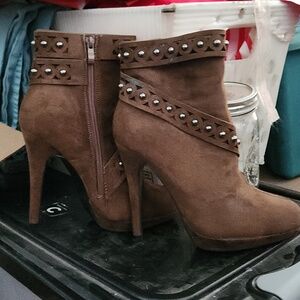 Womens heeled boots